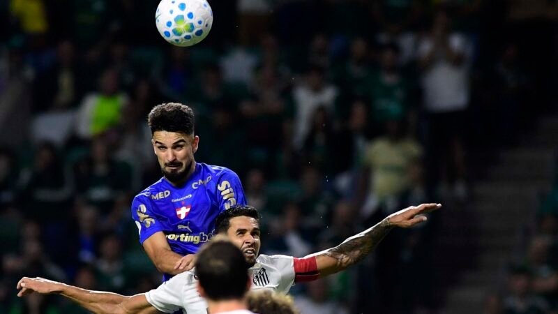 Quem é que sobe? Flaco López atinge 2,40m de altura em gol do Palmeiras contra o Santos
