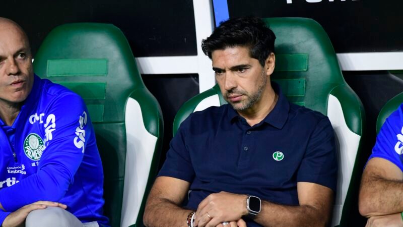 Abel cita expulsão rigorosa e falta de eficácia do Palmeiras: “Ainda temos mais 90 minutos”