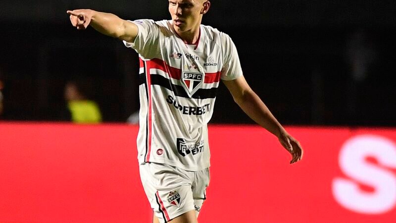 Gustavo Santana revela conselhos, faz primeiro gol no profissional e garante vitória do São Paulo