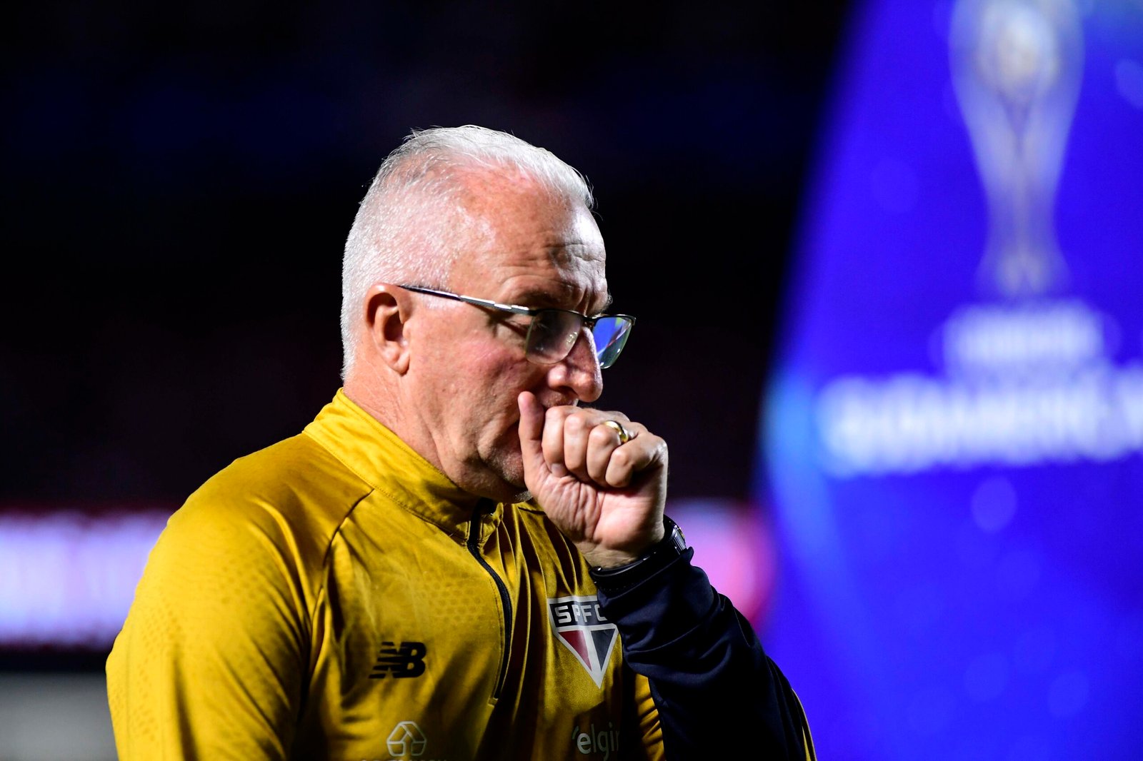 Dorival abre espaço para garotos e entende dificuldade do São Paulo na busca por reforços