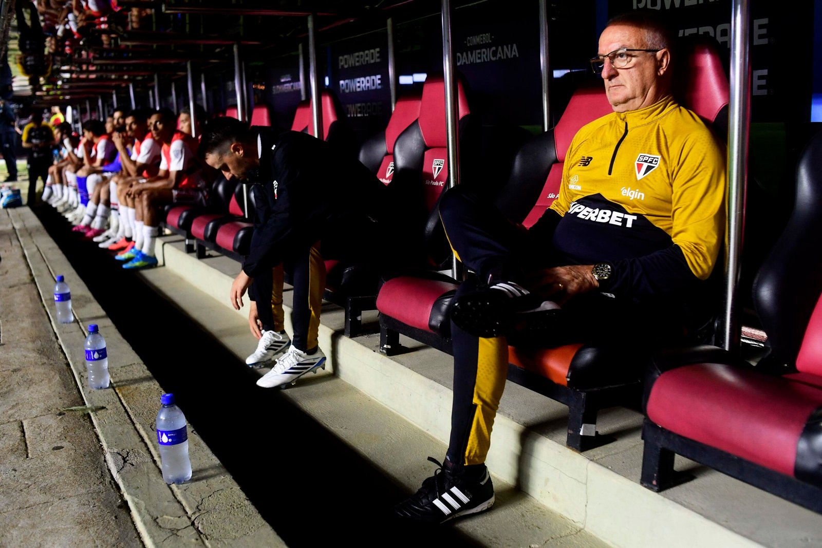São Paulo sofre gols em oito jogos seguidos, e Dorival busca solução com mudanças na zaga