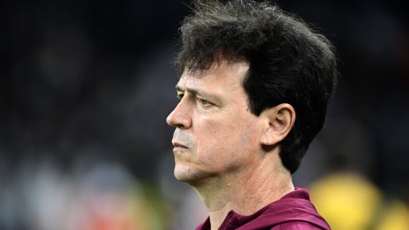 Fernando Diniz, técnico do Corinthians, é denunciado no STJD por tapa em jogador do Athletico