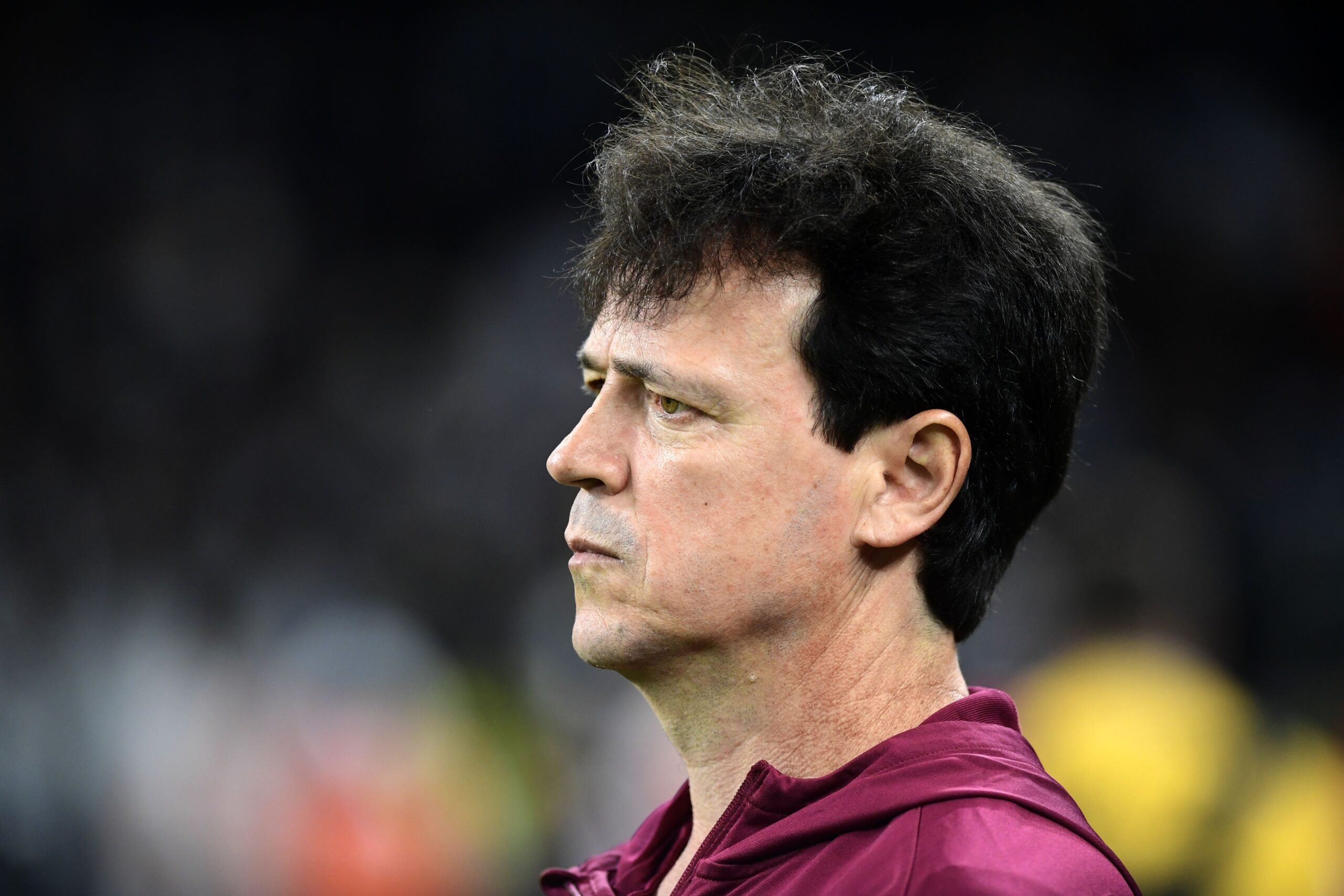 Fernando Diniz, técnico do Corinthians, é denunciado no STJD por tapa em jogador do Athletico