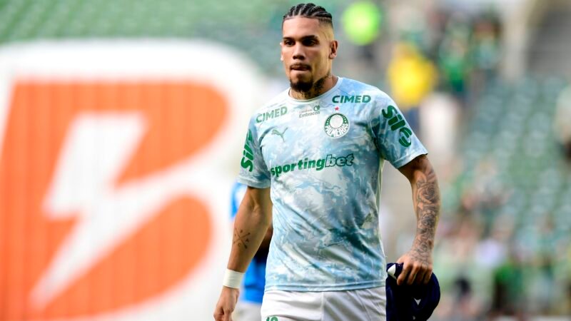 Paulinho sofre com novo problema físico e desfalca Palmeiras pelo segundo jogo seguido