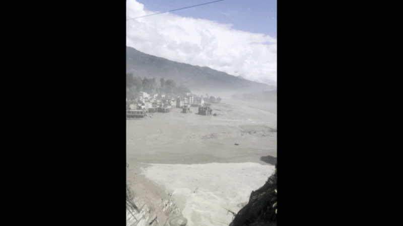 Inundação repentina deixa mortos e destruição em vilas na fronteira do Nepal com o Tibete; VÍDEO