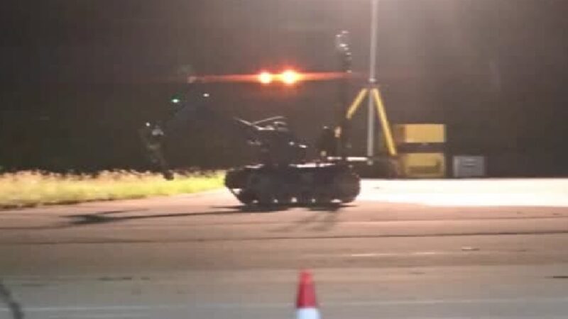 Avião de carga faz pouso forçado após colisão no ar na Alemanha; drone com explosivo é encontrado em aeroporto