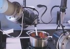 Robô cozinheiro prepara comida sozinho e impressiona pela precisão