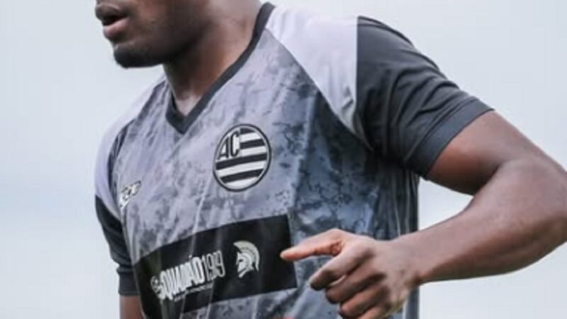 Athletic rescinde contrato com atacante Samuel Otusanya