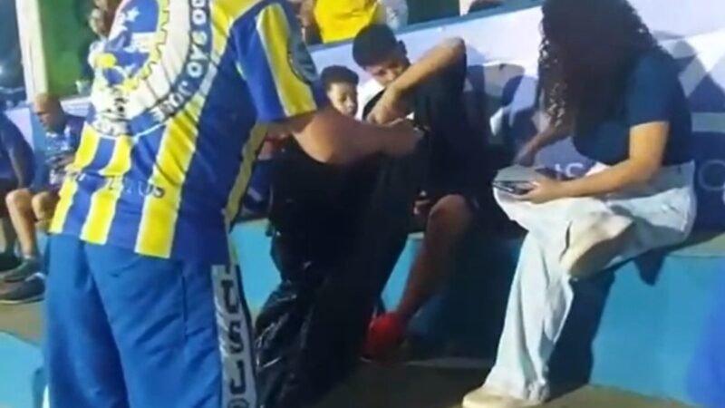 Torcedores do São José recolhem lixo das arquibancadas após jogo no Martins Pereira; veja vídeo