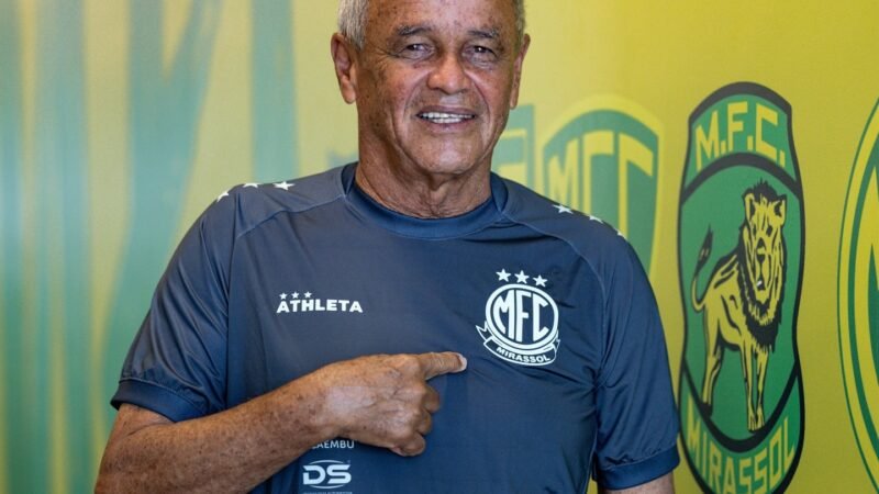 Nacional de Patos anuncia técnico Roberval Davino para disputa da Copa Paraíba