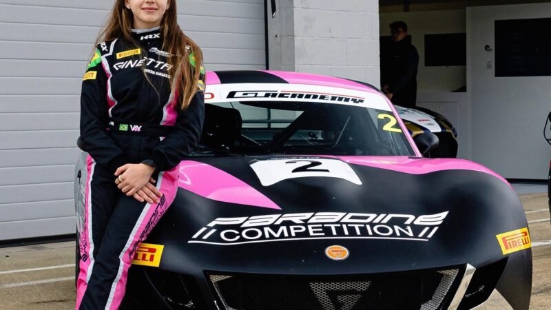 Conheça Vicky Farfus, piloto de 15 anos que sonha em ser a primeira mulher brasileira na Fórmula 1