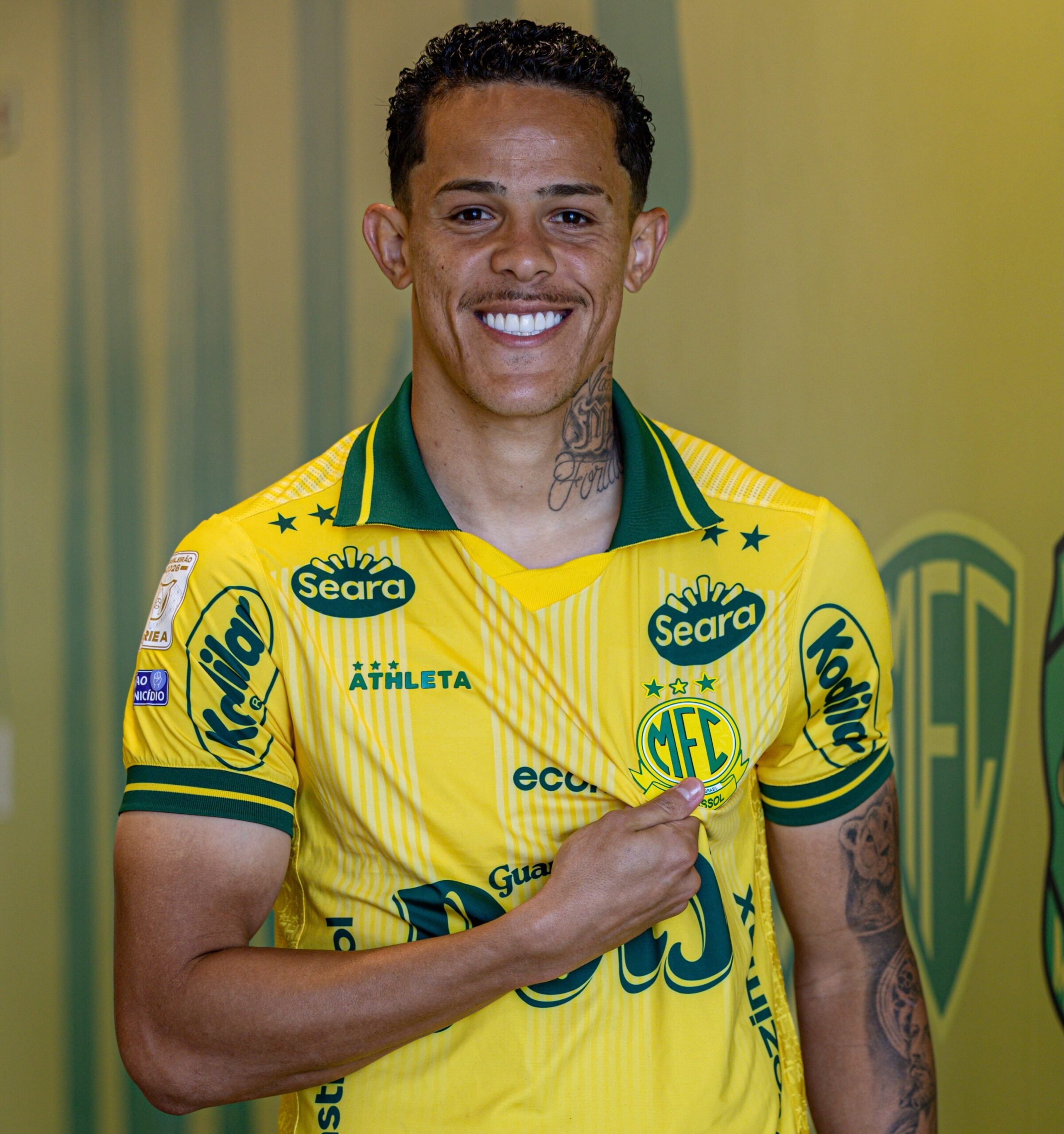 Mirassol anuncia a contratação do volante Wallisson, ex-Coritiba