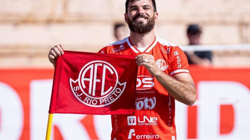 Herói grego? Atacante de time de SP coleciona acessos e tem nome inspirado em novela