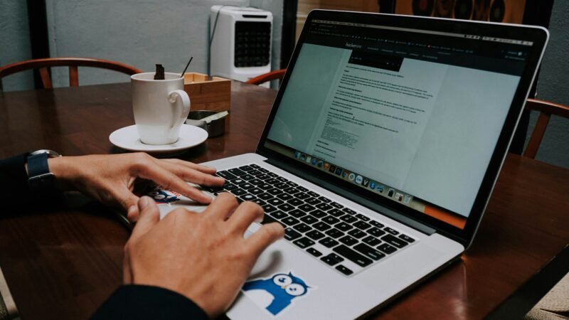 Empregos em tecnologia crescem mais fora do Sul e Sudeste; salários chegam a R$ 40,5 mil