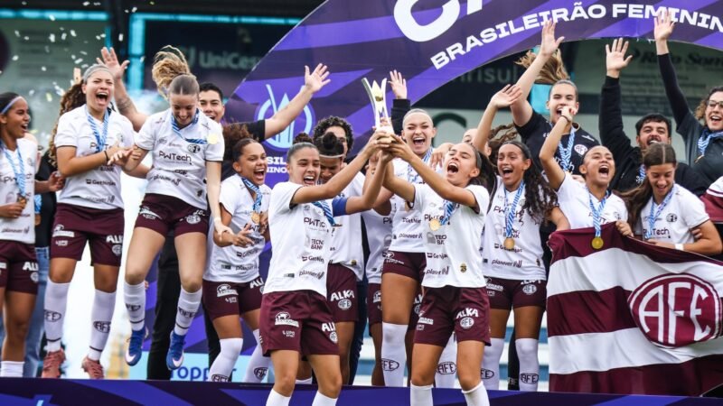 Ferroviária vence Brasileiro Feminino sub-17 e ganha mensagem em voo; vídeo