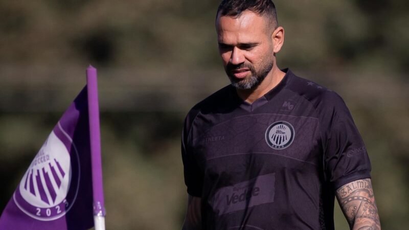 Ex-Corinthians e Vasco, Castán discute com torcedor após caso de racismo contra goleiro de seu time