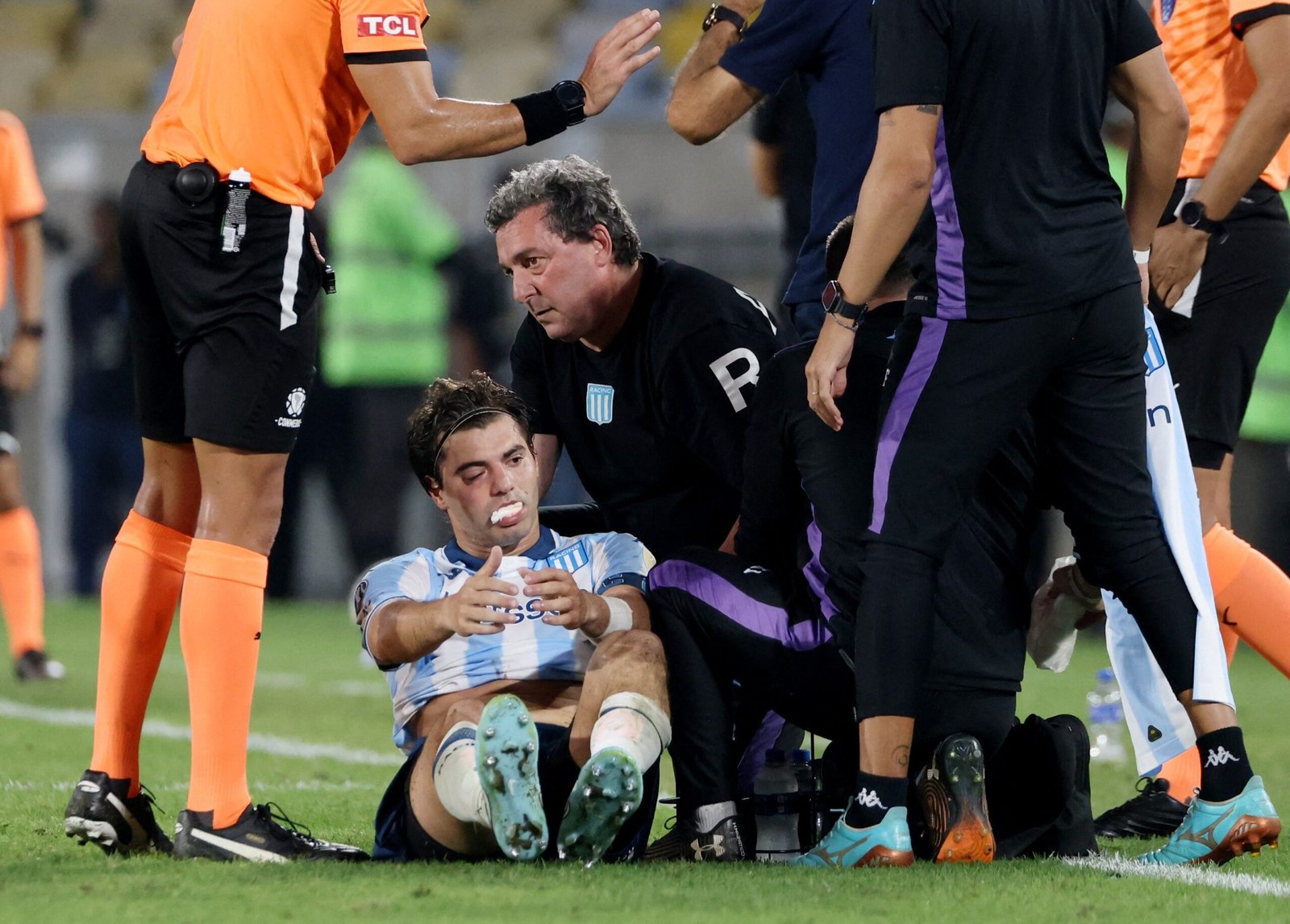 Líbero ou volante? Entenda função que Sosa brilhou no Racing e pode ajudar o Vasco