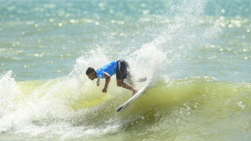 WSL em Natal: potiguar Deyvson Santos se destaca no primeiro dia e Sophia Medina é eliminada