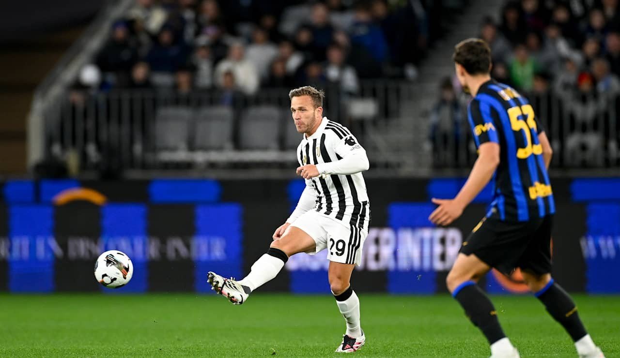 Juventus oficializa rescisão de contrato com Arthur