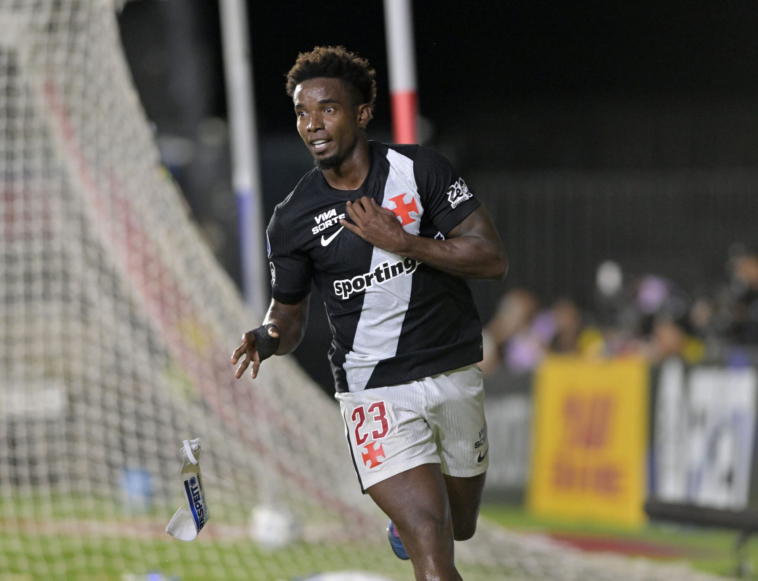 Há prejuízo com a ausência de Thiago Mendes? Compare Vasco com e sem o capitão