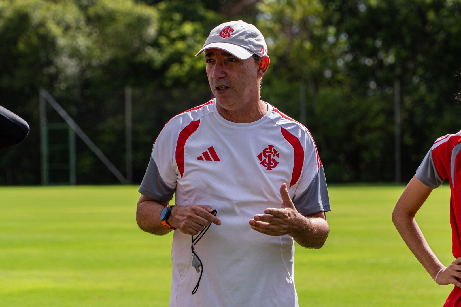 Inter anuncia a saída de Maurício Salgado, técnico do time feminino