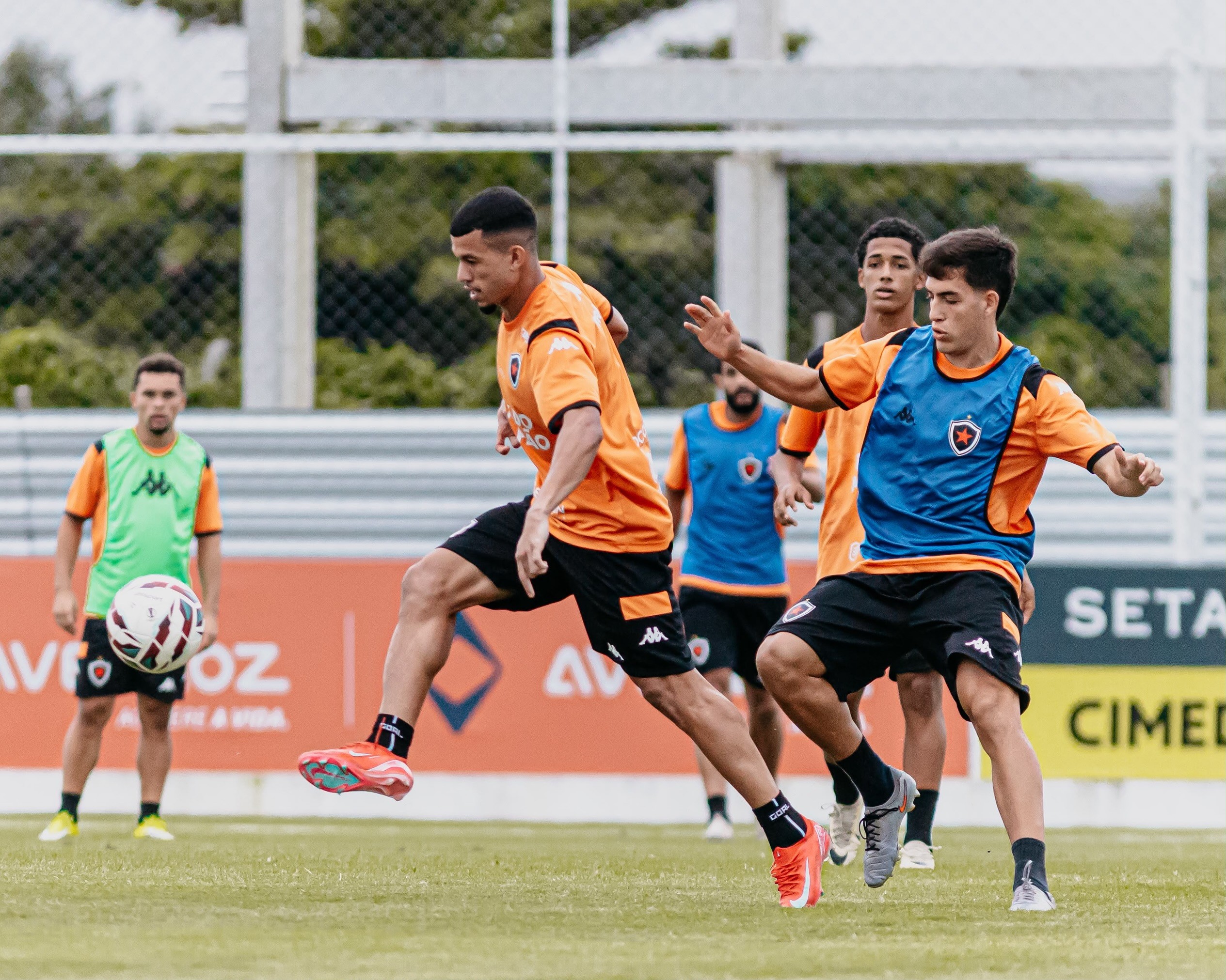 Botafogo-PB treina em dois períodos de olho em confronto contra o Santa Cruz, pela Série C