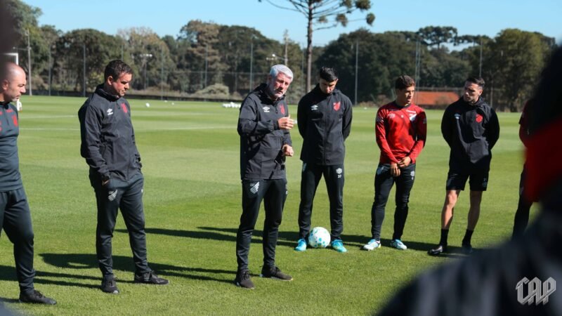 Da crise na Série B ao top-3 na Série A, Odair se consolida no Athletico e vai quebrar marca de 44 anos