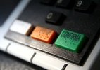 Programas de governo prometem datacenters, IA e fim da censura nas redes