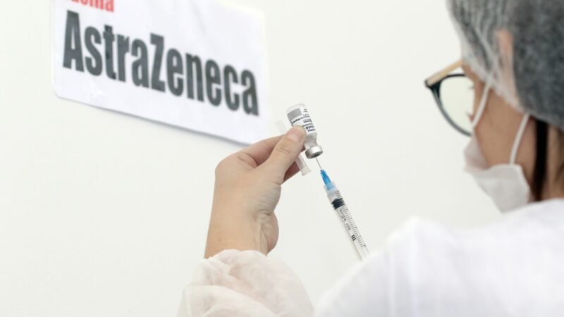 Gigantes da indústria farmacêutica, AstraZeneca e BMS avaliam fusão de R$ 2 trilhões