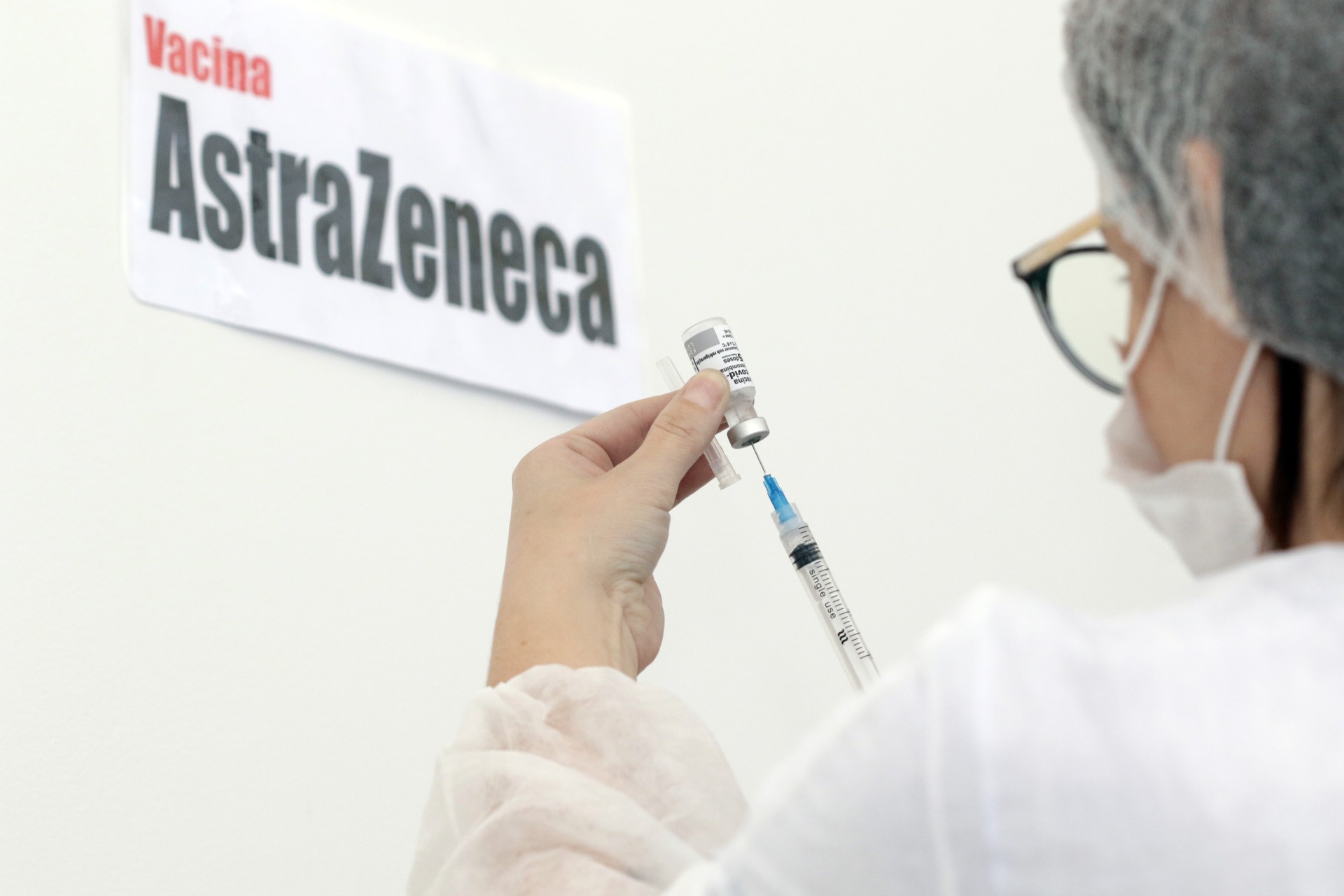 Gigantes da indústria farmacêutica, AstraZeneca e BMS avaliam fusão de R$ 2 trilhões
