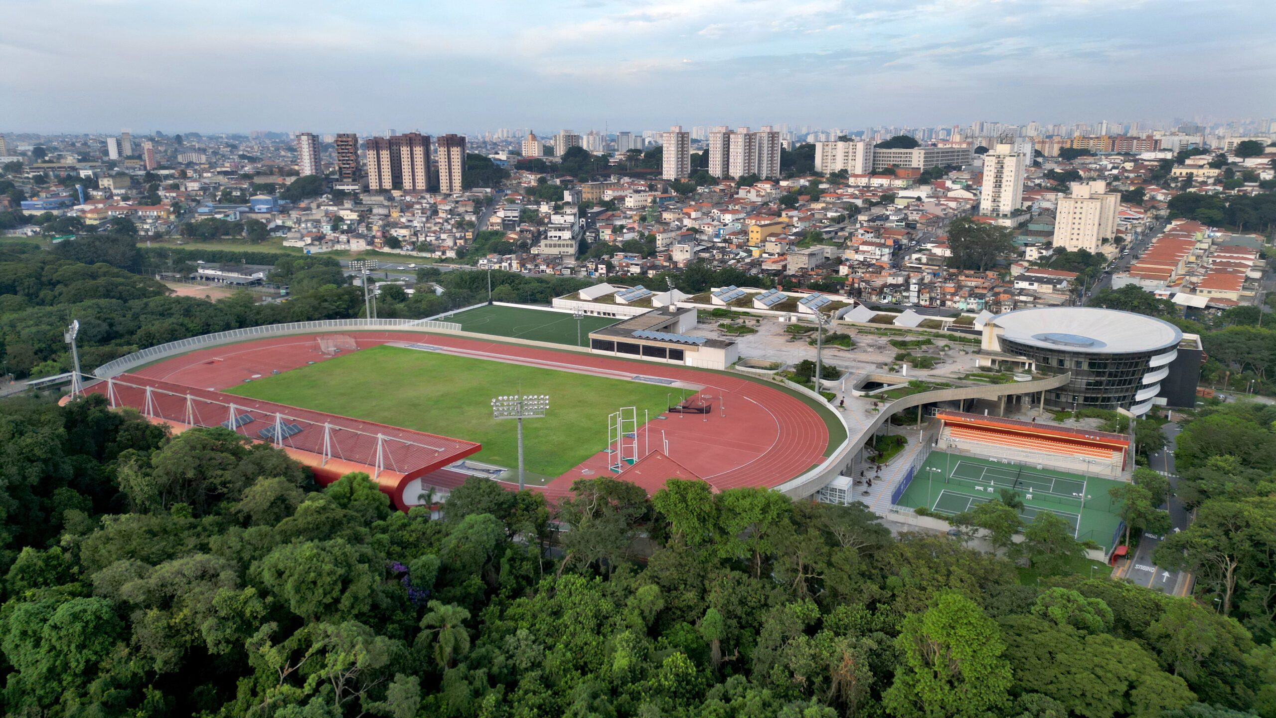 Pista de atletismo do CT Paralímpico inicia reforma para se tornar a mais moderna do país