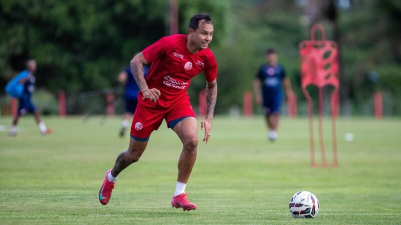 Hélio indica que Vinícius deve seguir como desfalque no Náutico: “Não sacrifico jogador”