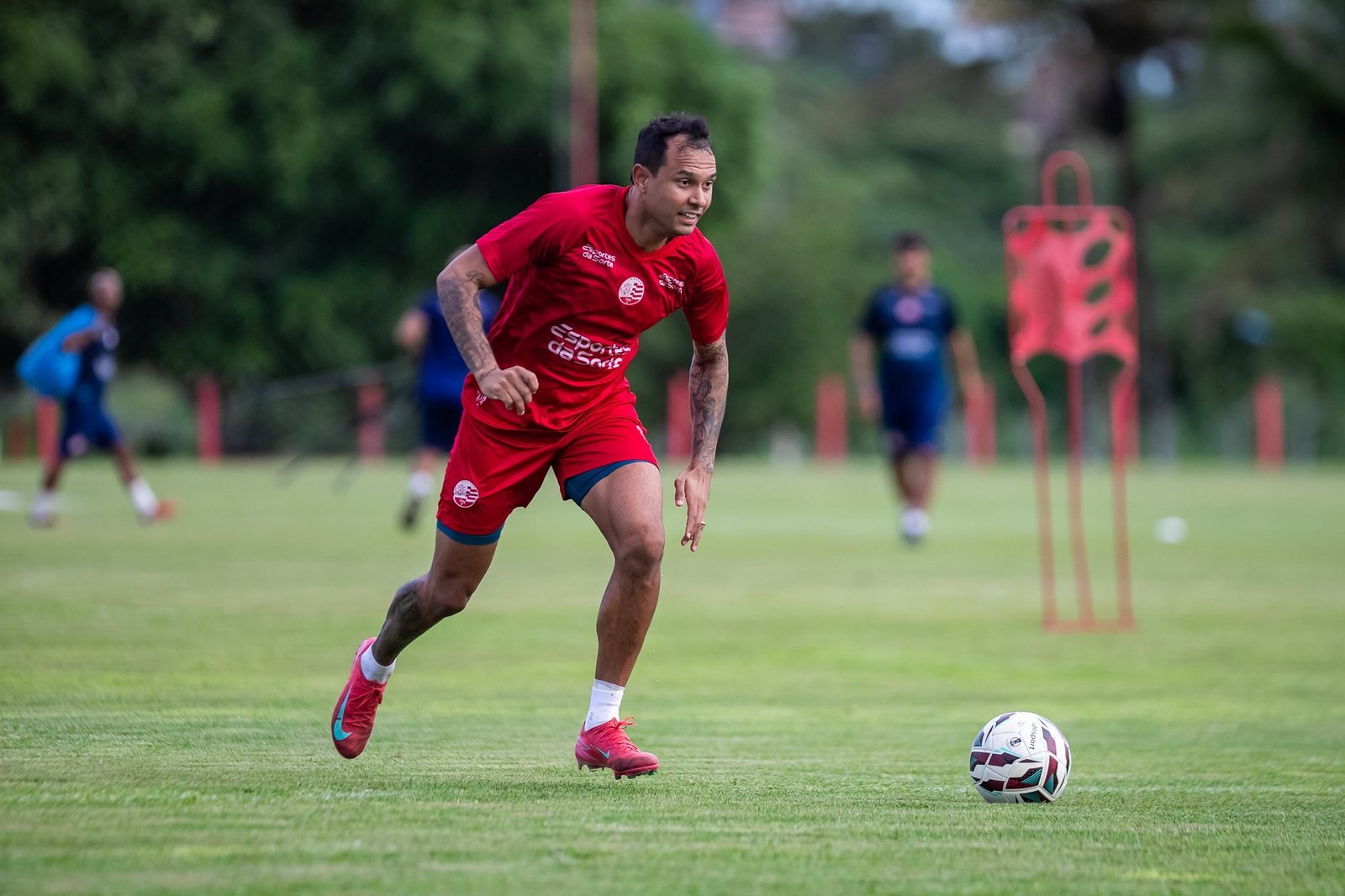 Hélio indica que Vinícius deve seguir como desfalque no Náutico: “Não sacrifico jogador”