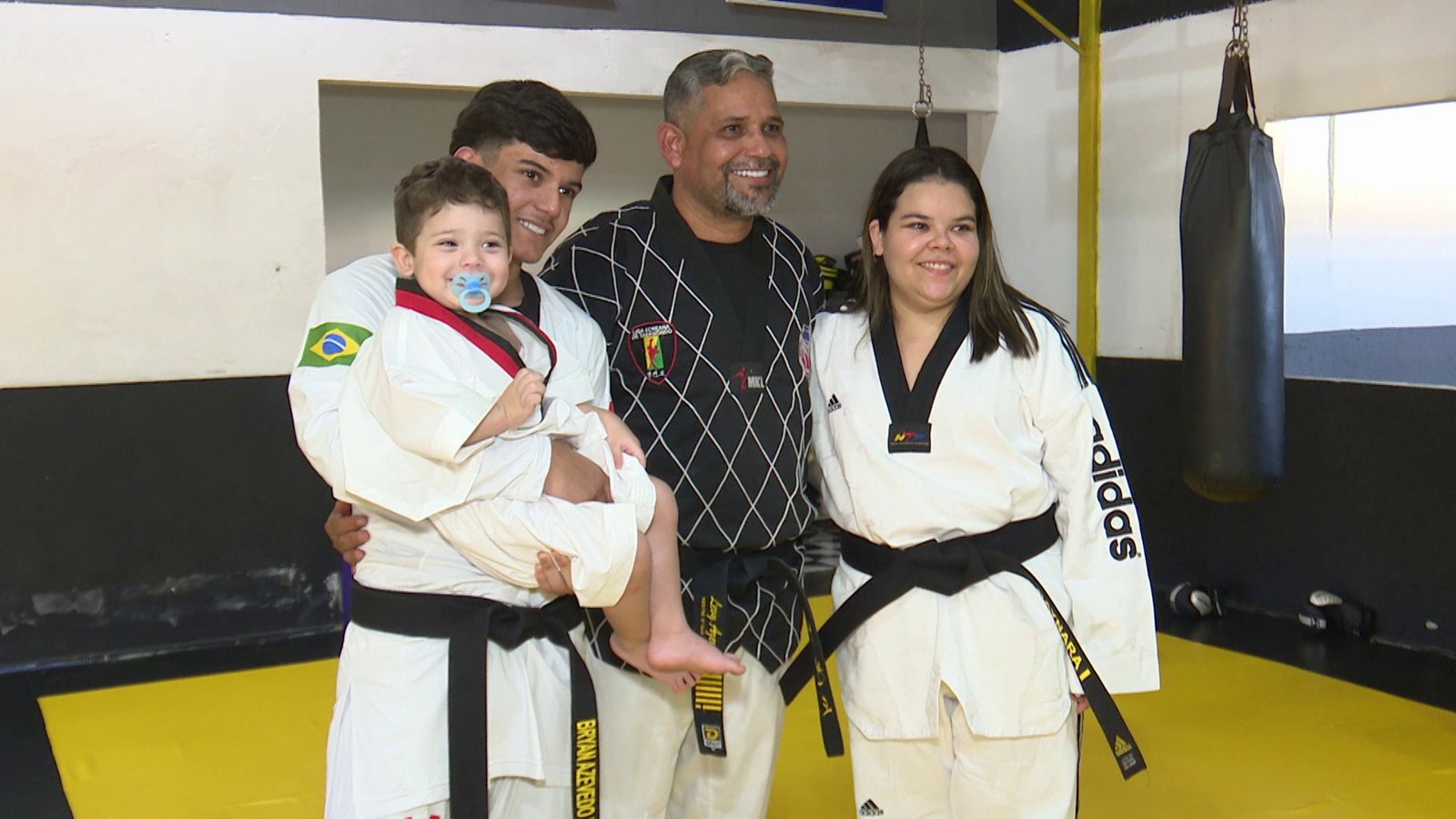 “Clã de treinamento”: mestre de taekwondo no Acre treina filhos e amplia geração no esporte