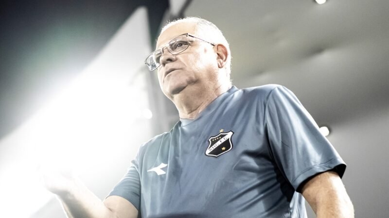 Sem euforia: Waguinho Dias encara “obrigação de subir” no ABC