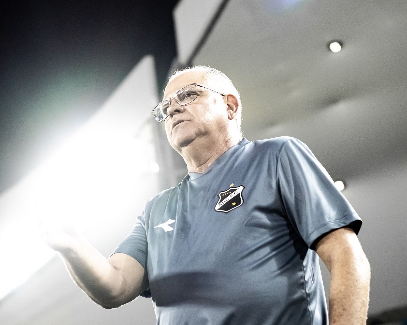 Sem euforia: Waguinho Dias encara “obrigação de subir” no ABC