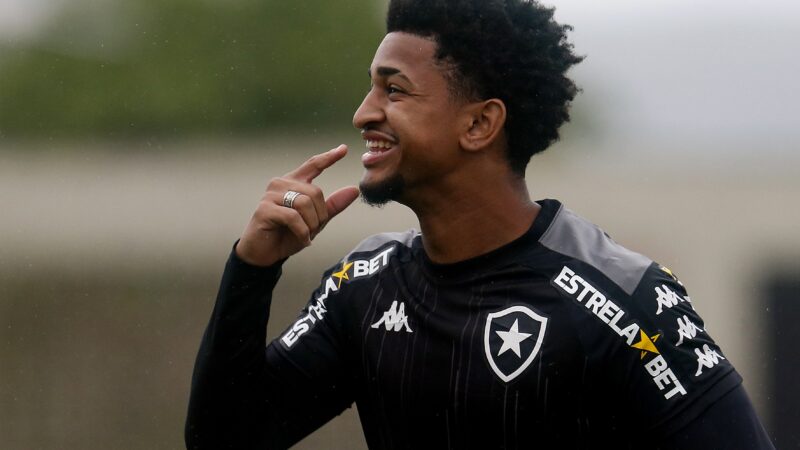 Atlético-GO contrata o lateral-direito Warley, ex-Botafogo