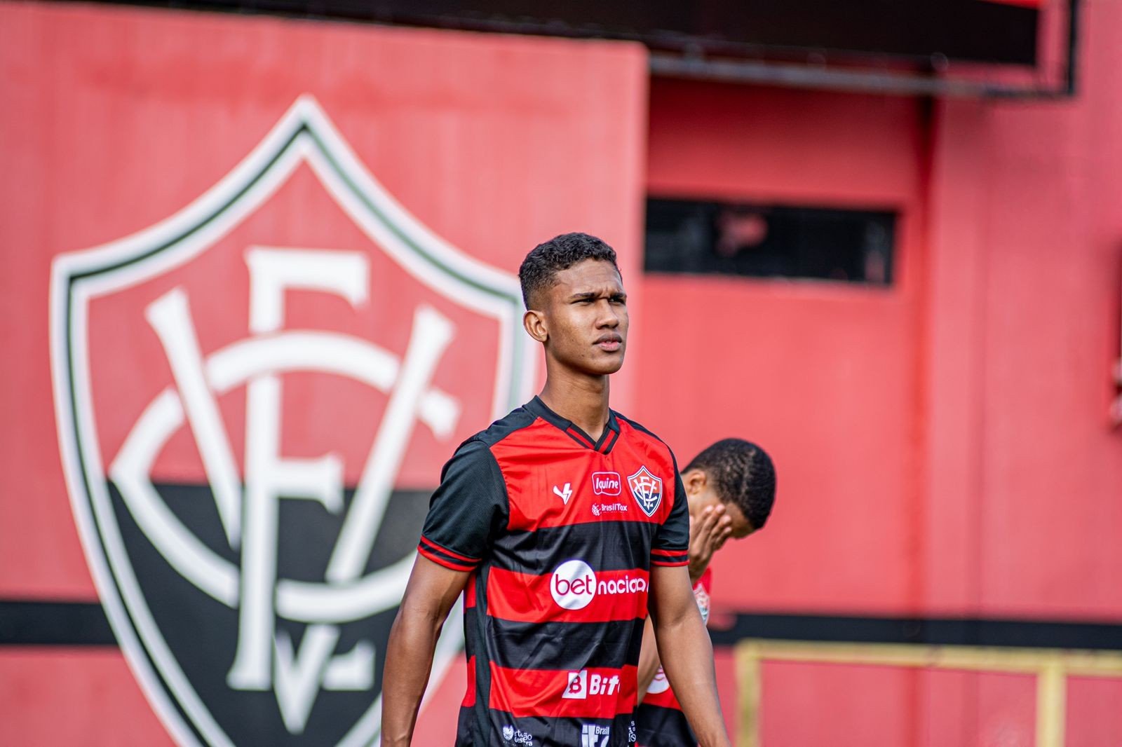 Ex-Vitória, zagueiro rondoniense Edson Eduardo deixa Islândia e assina com clube do Azerbaijão