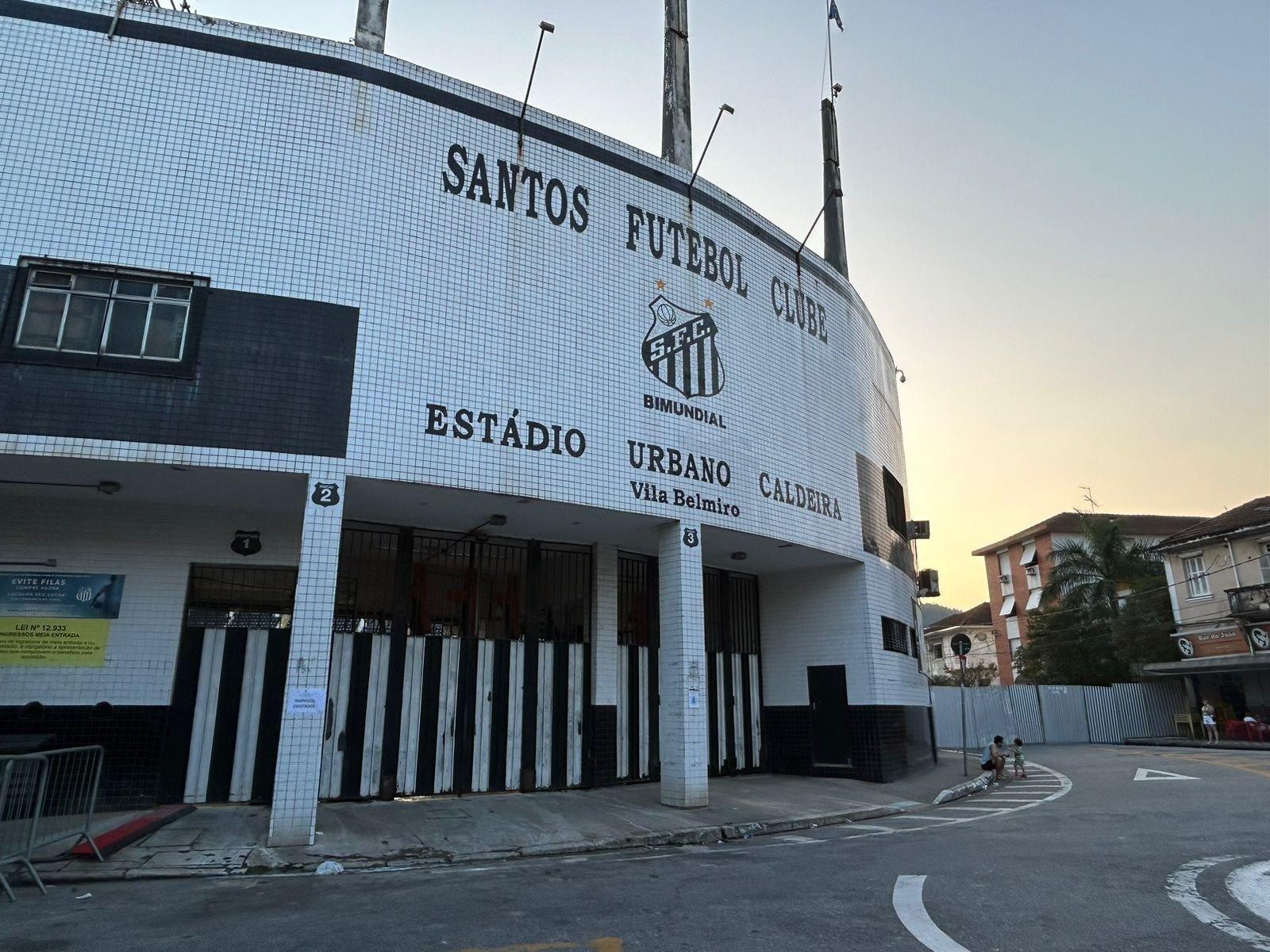 Grupo de conselheiros do Santos critica negociação por SAF no fim da gestão de Teixeira