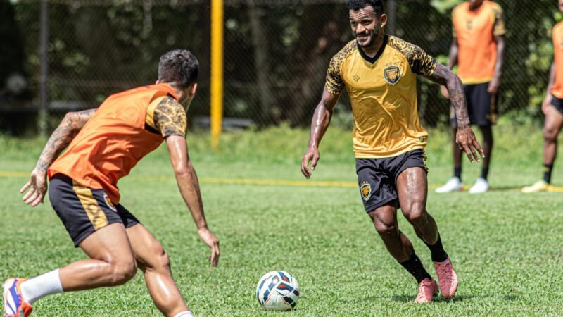 Santa Cruz contrata atacante Alex Sandro