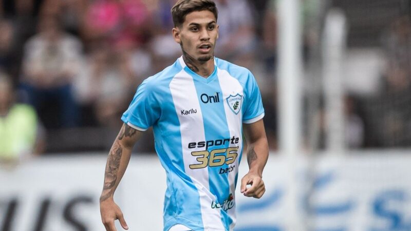 Londrina renova contrato de Caio Rafael e empresta meia para time de Portugal