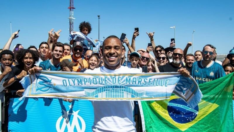 Sunderland faz proposta por brasileiro Igor Paixão, diz jornal inglês