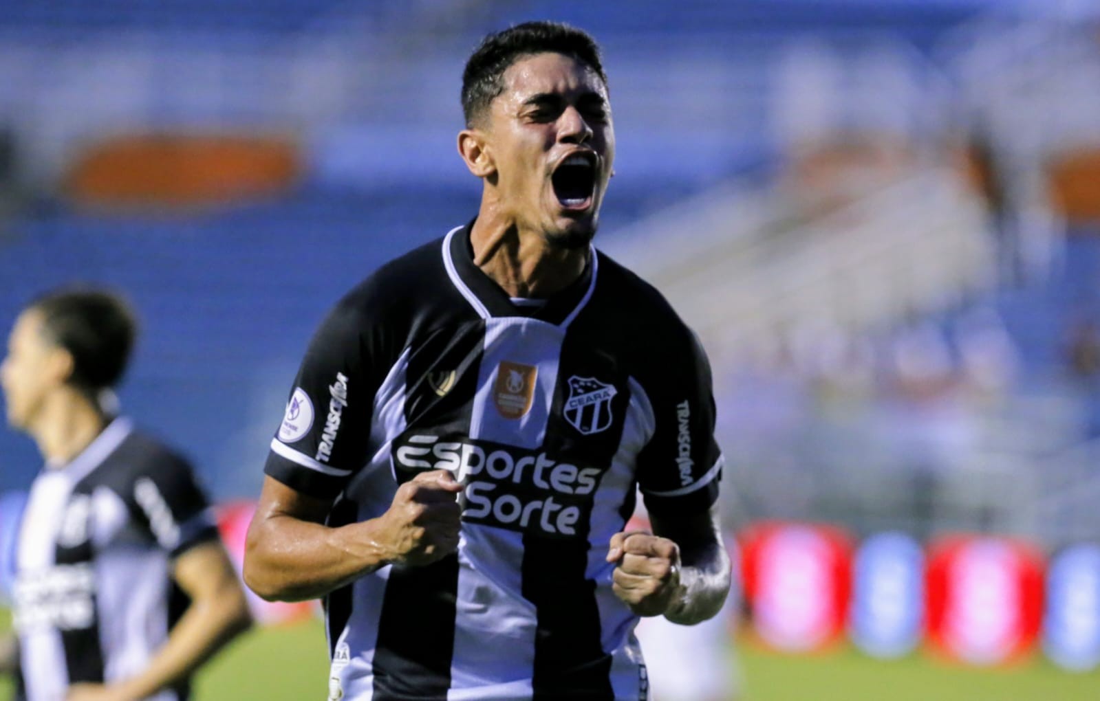 Zagueiro Pedro Gilmar passa por cirurgia no joelho direito