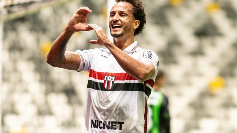 Artilheiro do Botafogo-SP, Morelli mira fim da seca de gols: “Deve ser o sentimento do 9”