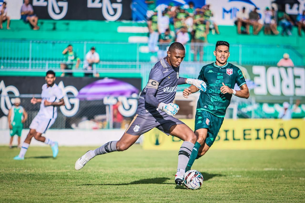 CEO do Treze indica renovação com o goleiro Erivelton para a temporada 2027