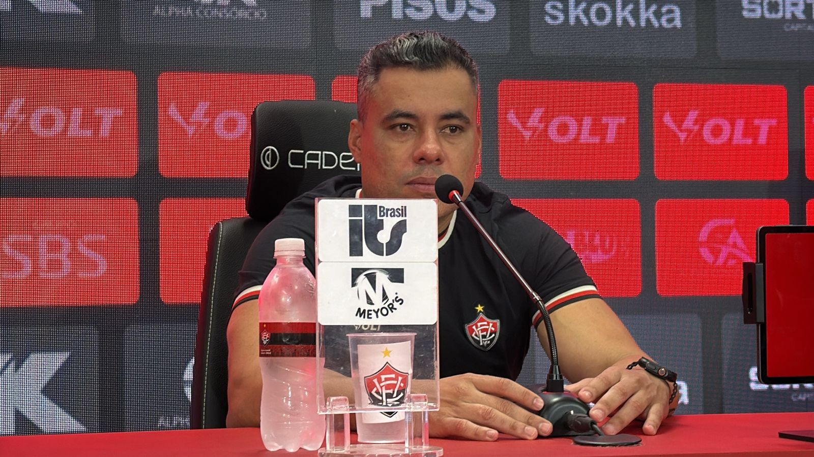 Jair Ventura provoca Athletico-PR depois de goleada do Vitória: “Tem que estudar mais”