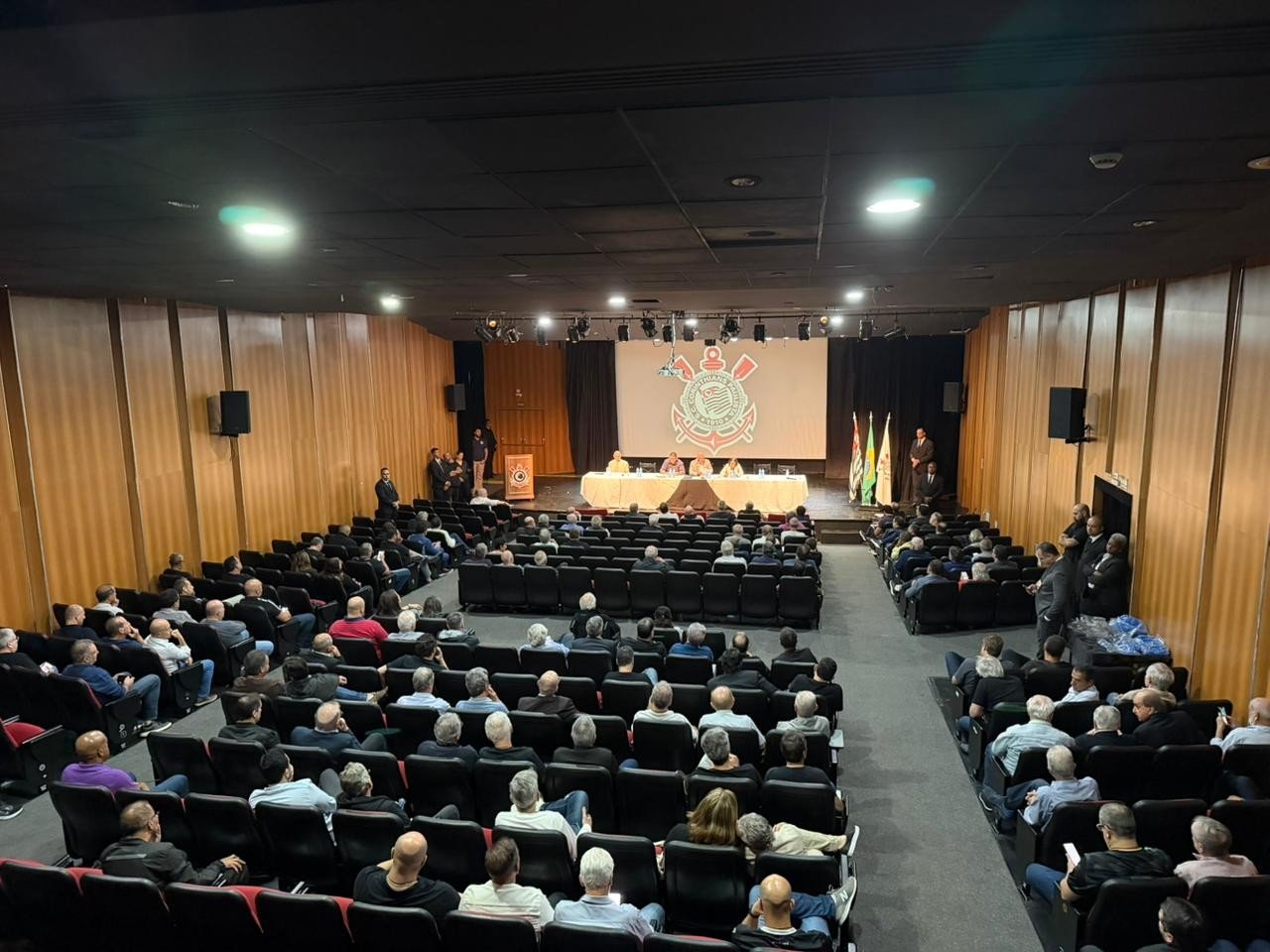 Justiça anula mandatos vitalícios no Conselho do Corinthians