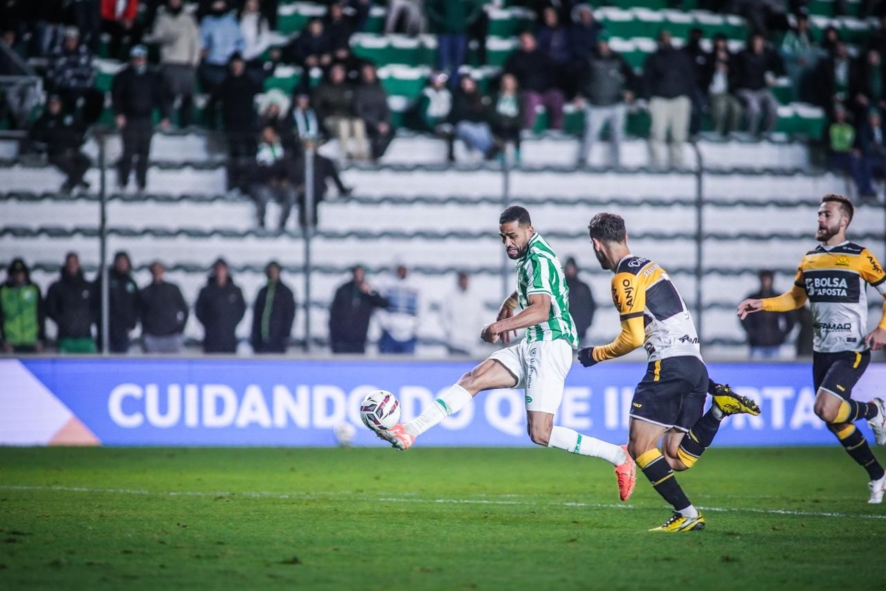 Lei do ex? Atlético-MG reencontra atacante de quatro gols em três anos