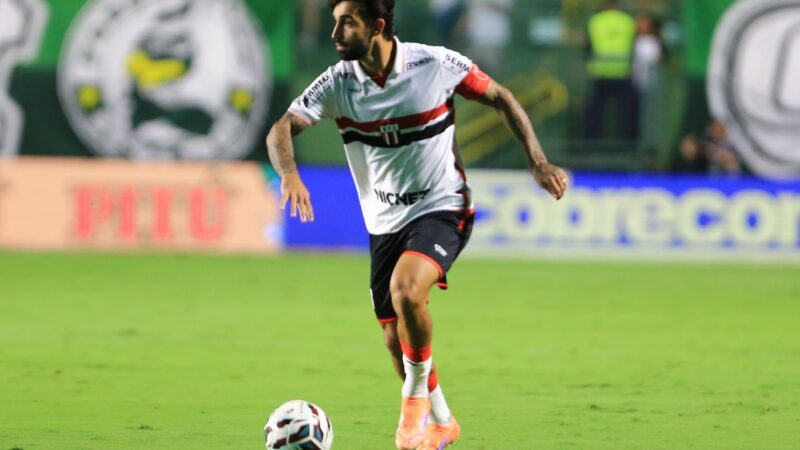 Brey celebra marca centenária com Botafogo-SP e se vê mais ofensivo na atual temporada