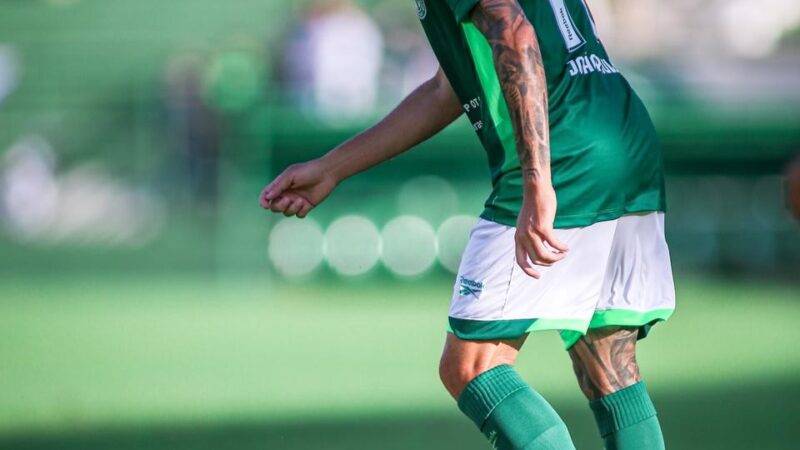 Camisa 10 do Guarani se profissionalizou aos 21 anos e já foi gerente de feira